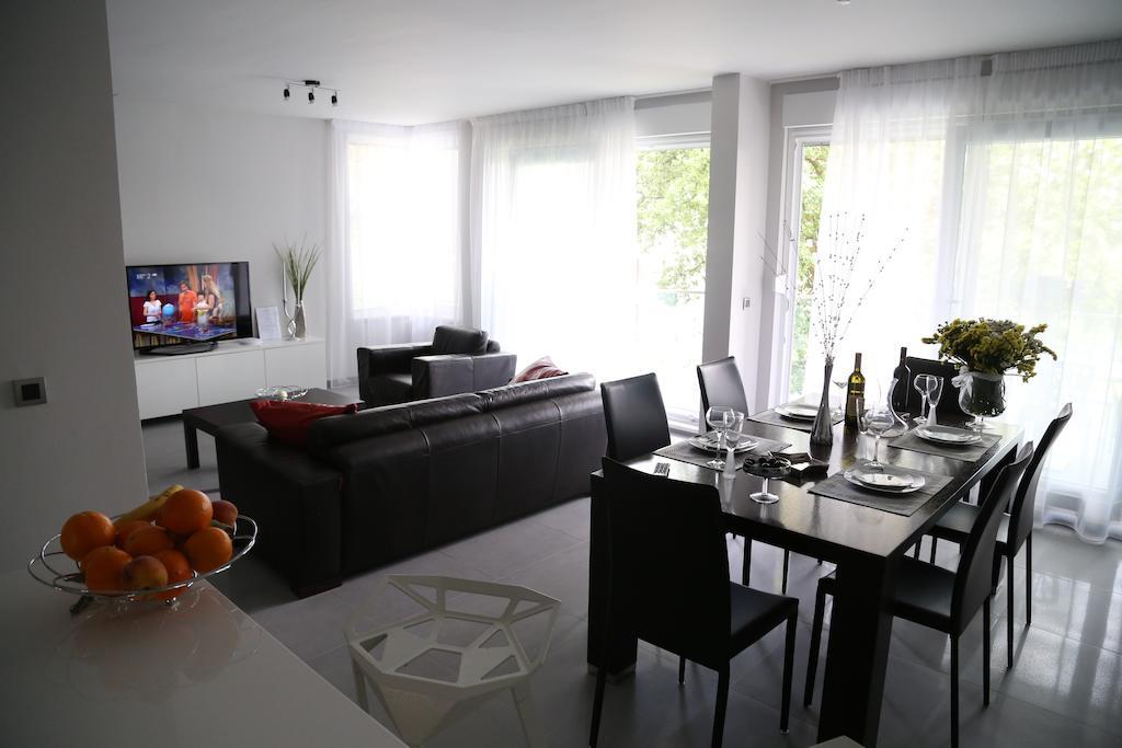 Beach Apartments Dumicic โปดสตรานา ภายนอก รูปภาพ