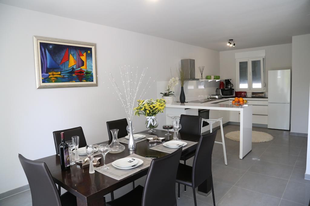 Beach Apartments Dumicic โปดสตรานา ภายนอก รูปภาพ