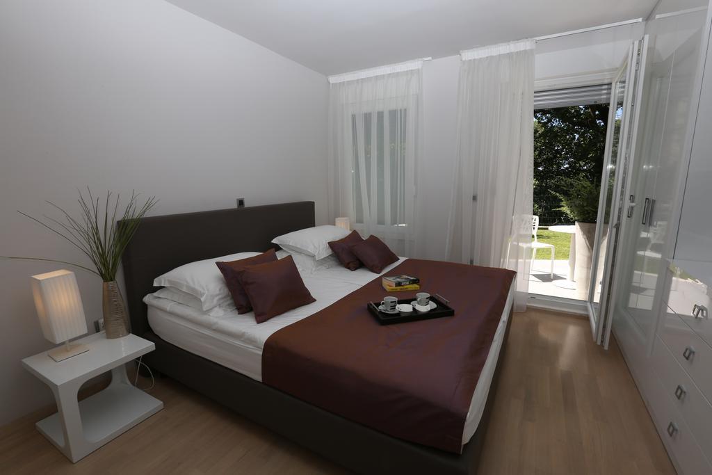 Beach Apartments Dumicic โปดสตรานา ภายนอก รูปภาพ