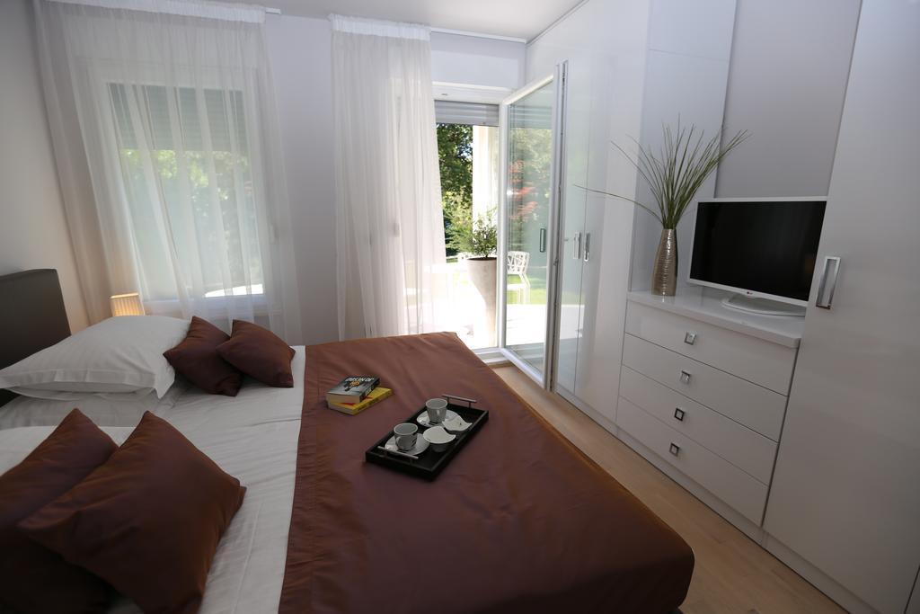 Beach Apartments Dumicic โปดสตรานา ภายนอก รูปภาพ