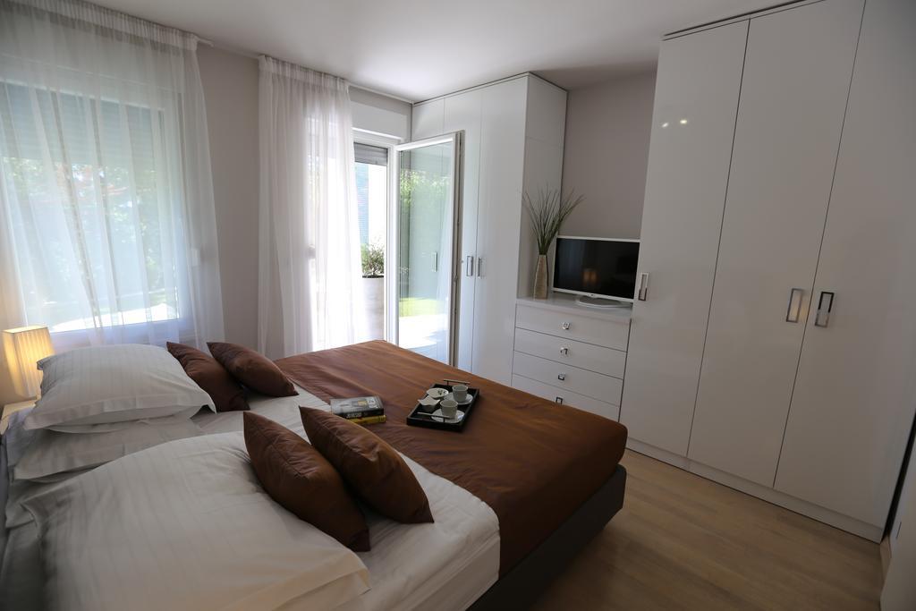 Beach Apartments Dumicic โปดสตรานา ภายนอก รูปภาพ