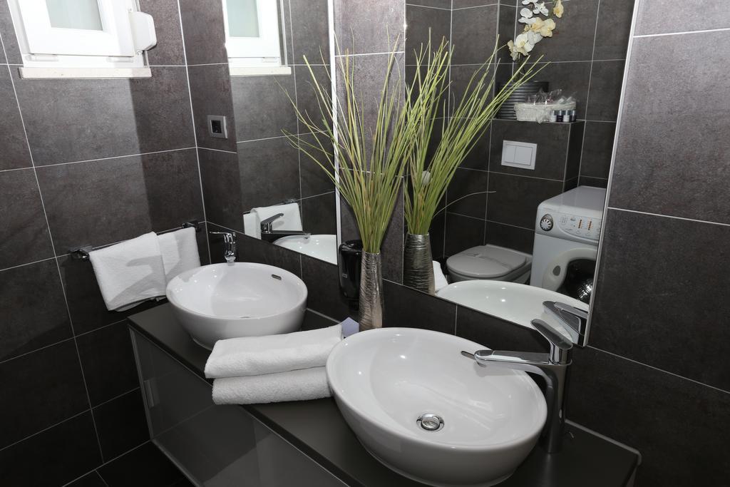 Beach Apartments Dumicic โปดสตรานา ภายนอก รูปภาพ